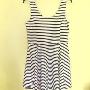 Beautiful/Comfy Black and white striped dress!